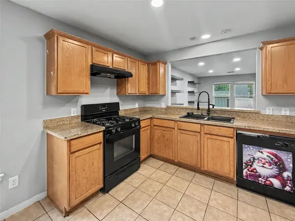 3415 E Bayou DR, Shoreacres, TX 77571