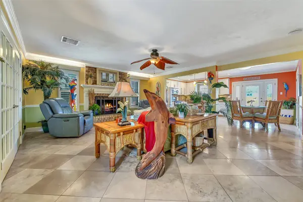 7806 Pruitt DR, Galveston, TX 77554