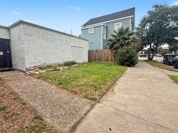 2106 Avenue L, Galveston, TX 77550