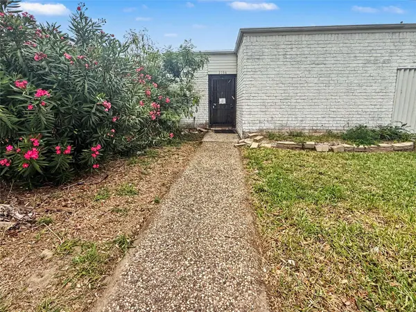 2106 Avenue L, Galveston, TX 77550