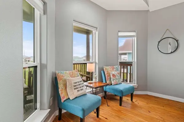 18607 Warrior RD, Galveston, TX 77554