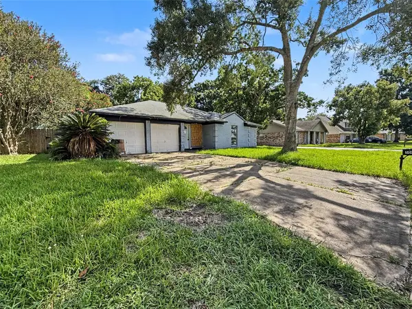 5003 Live Oak DR, Dickinson, TX 77539