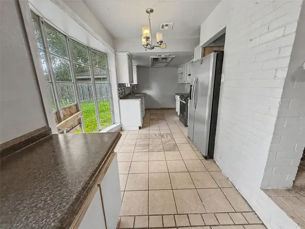 5003 Live Oak DR, Dickinson, TX 77539
