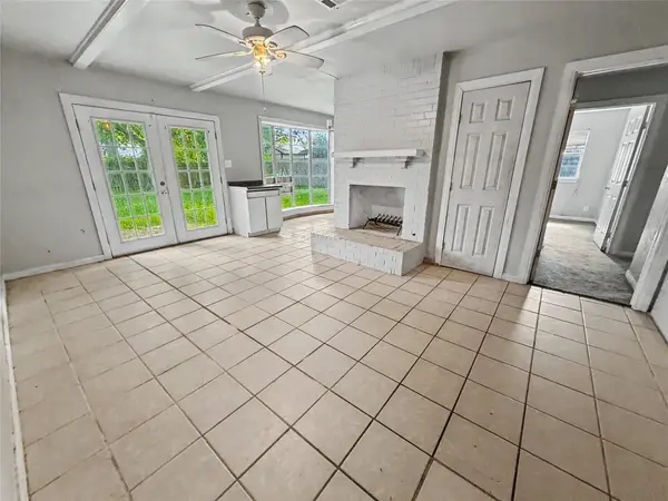 5003 Live Oak DR, Dickinson, TX 77539