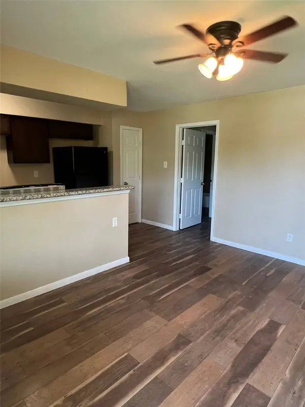 704 Ave B #5, La Marque, TX 77568