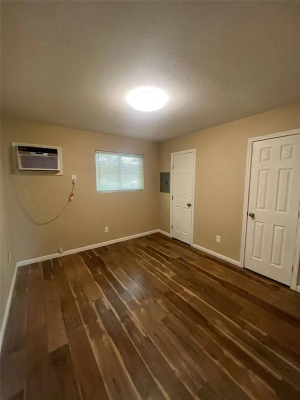 704 Ave B #5, La Marque, TX 77568