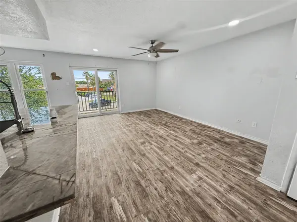 3220 69th ST #B12, Galveston, TX 77551