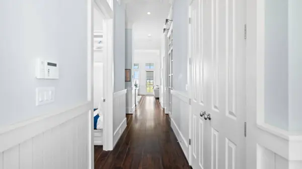 2614 E Seaside DR, Galveston, TX 77550