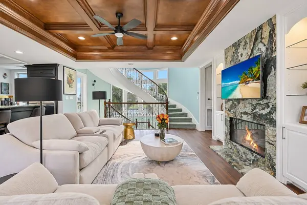 12 Fleming, Hitchcock, TX 77563