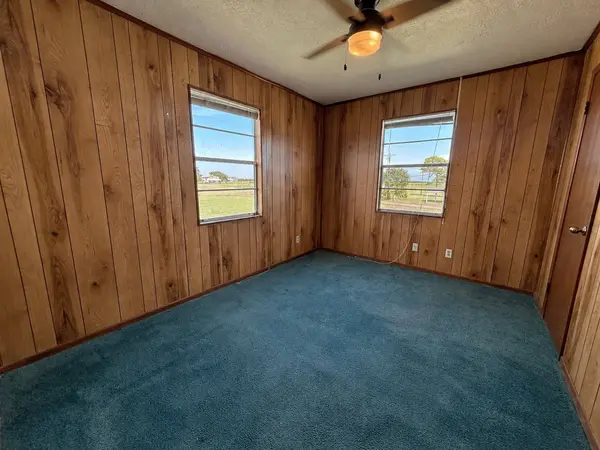 204 Teal LN, Anahuac, TX 77514