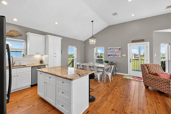 18607 Warrior RD, Galveston, TX 77554