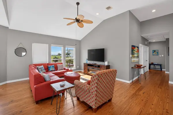 18607 Warrior RD, Galveston, TX 77554
