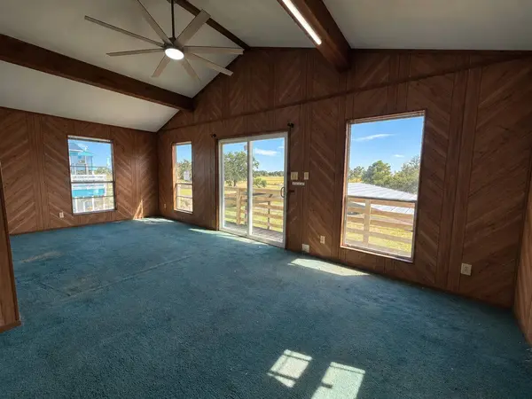 204 Teal LN, Anahuac, TX 77514