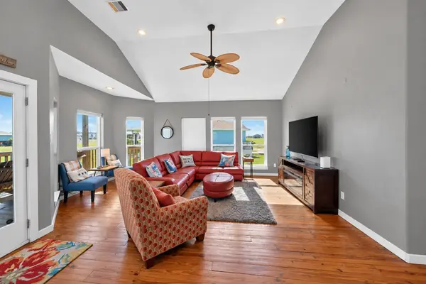 18607 Warrior RD, Galveston, TX 77554