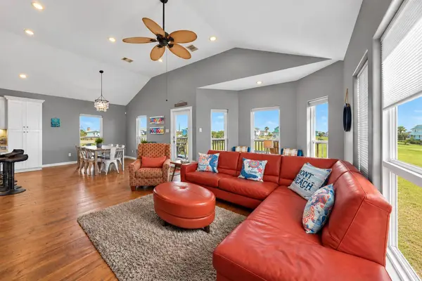 18607 Warrior RD, Galveston, TX 77554