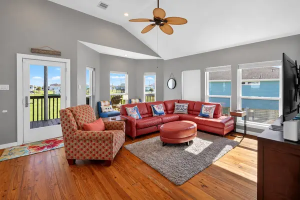 18607 Warrior RD, Galveston, TX 77554