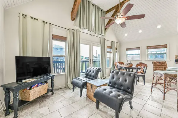 22818 Buena ST, Galveston, TX 77554