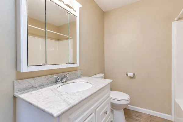 10 Maple LN, Galveston, TX 77551