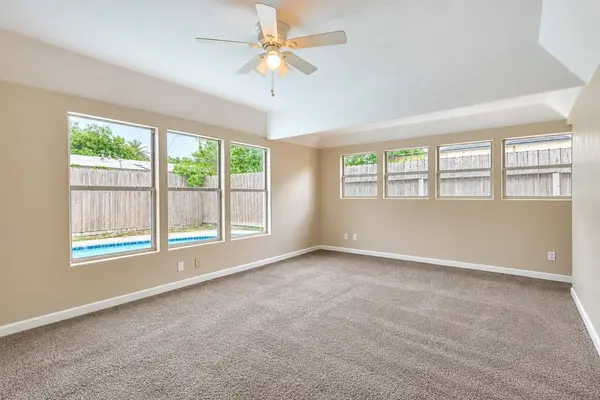 10 Maple LN, Galveston, TX 77551