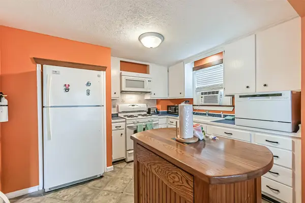 1405 50th ST, Galveston, TX 77551