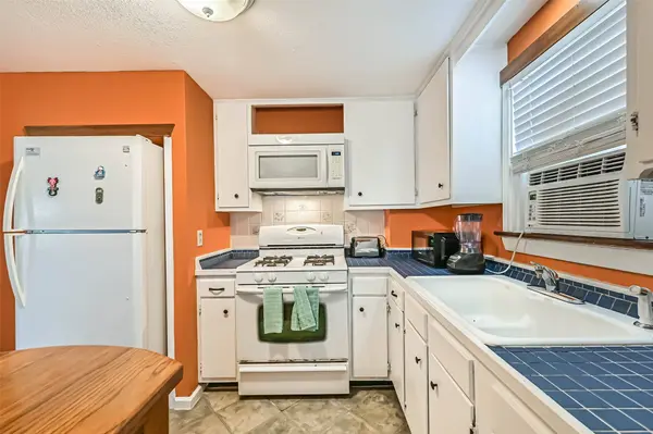 1405 50th ST, Galveston, TX 77551