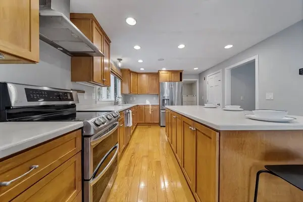 8 Ridgefield Rd, Norfolk, MA 02056