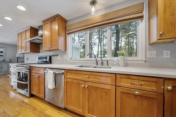 8 Ridgefield Rd, Norfolk, MA 02056