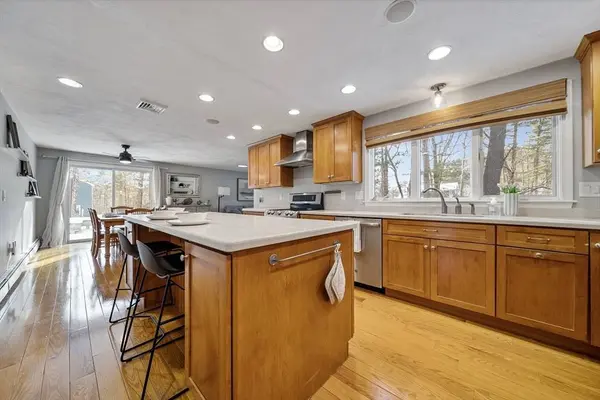 8 Ridgefield Rd, Norfolk, MA 02056