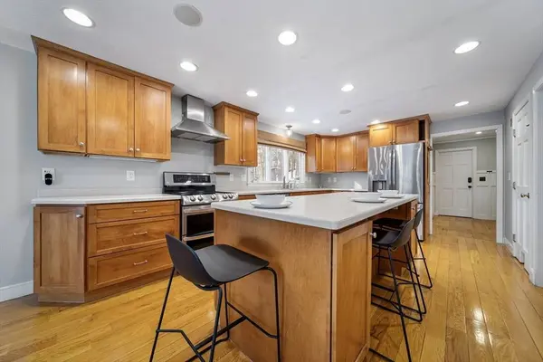 8 Ridgefield Rd, Norfolk, MA 02056