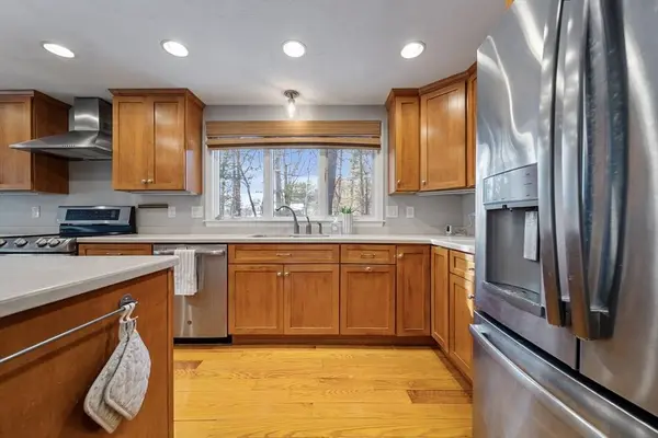 8 Ridgefield Rd, Norfolk, MA 02056
