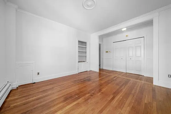 326 Lafayette St #2, Salem, MA 01970