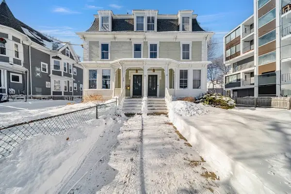 326 Lafayette St #2, Salem, MA 01970