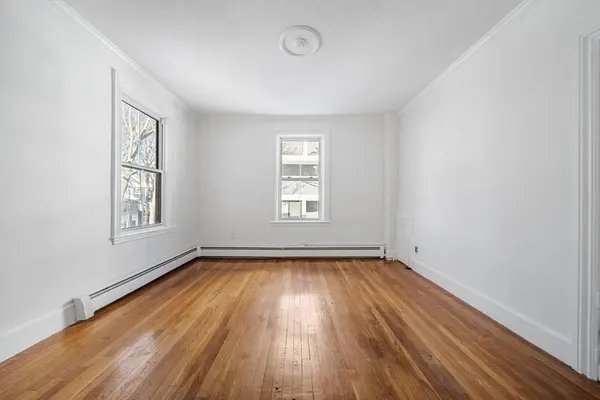 326 Lafayette St #2, Salem, MA 01970