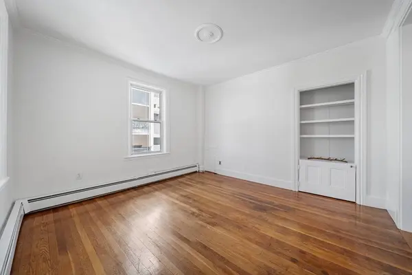 326 Lafayette St #2, Salem, MA 01970