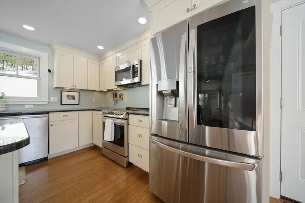 5 Tuxbury Ln, Amesbury, MA 01913