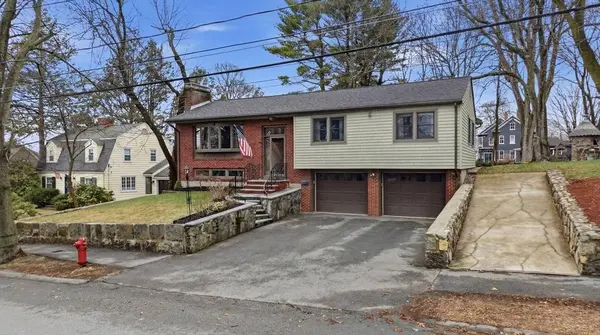 11 Lawrence St, Wakefield, MA 01880