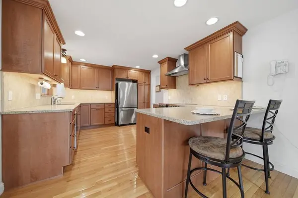 11 Lawrence St, Wakefield, MA 01880