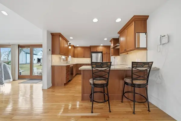 11 Lawrence St, Wakefield, MA 01880
