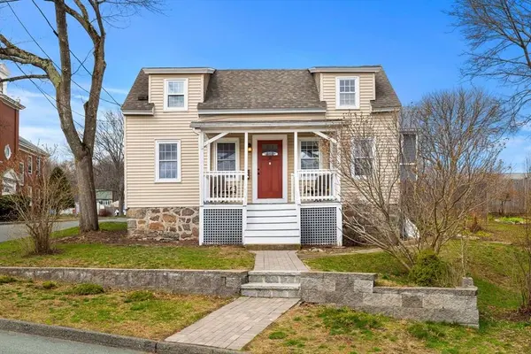 39 Chestnut St, Peabody, MA 01960