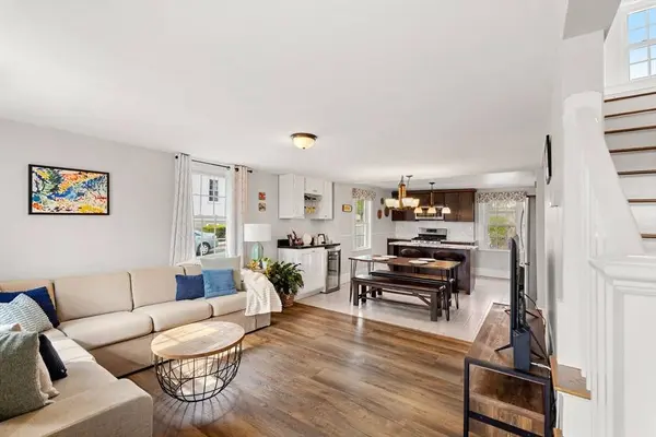39 Chestnut St, Peabody, MA 01960