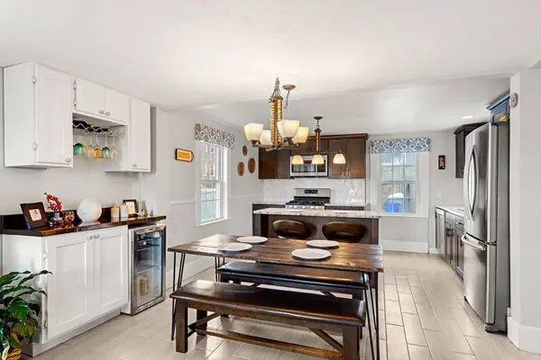 39 Chestnut St, Peabody, MA 01960
