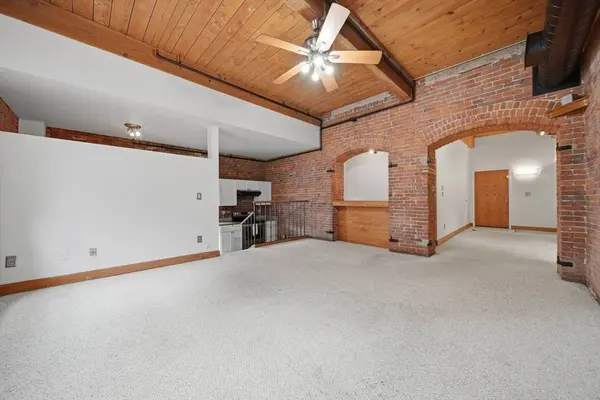 50 Rantoul St #204, Beverly, MA 01915
