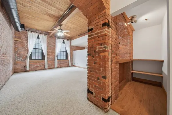 50 Rantoul St #204, Beverly, MA 01915