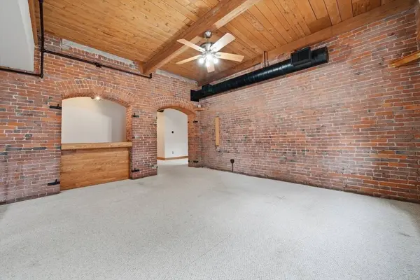 50 Rantoul St #204, Beverly, MA 01915