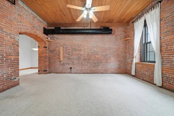 50 Rantoul St #204, Beverly, MA 01915