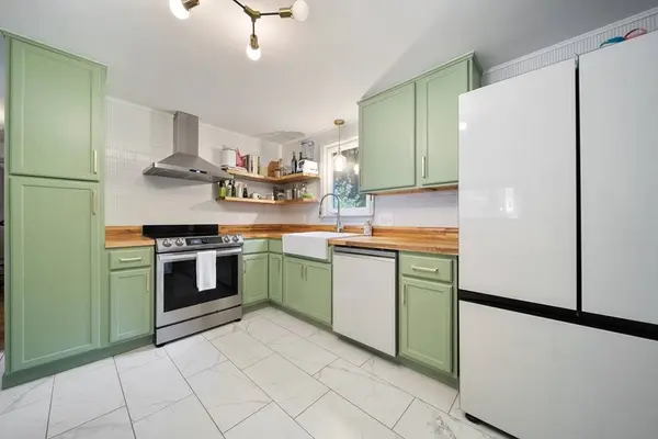 12 Alcine Ln, Burlington, MA 01803
