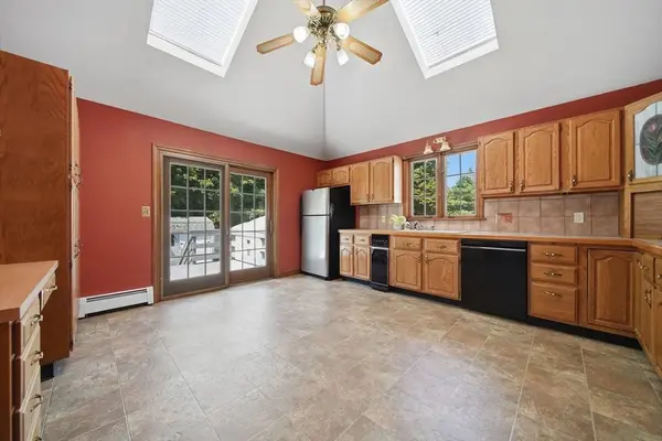 7 Hingston St, Peabody, MA 01960
