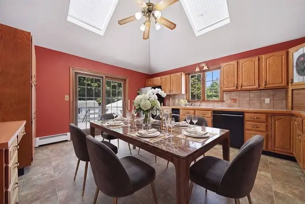 7 Hingston St, Peabody, MA 01960
