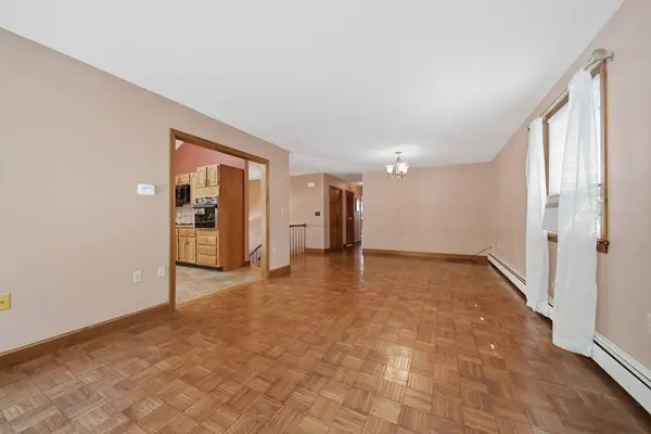 7 Hingston St, Peabody, MA 01960