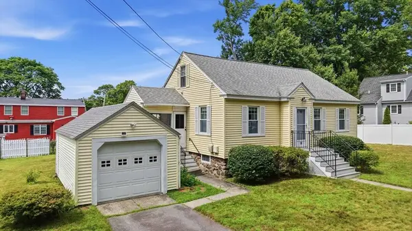 36 Holbrook Rd, North Andover, MA 01845